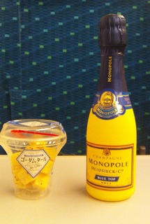 新幹線でお手本シャンパーニュ エドシック モノポールのブルートップとロゼ 水がなければワインを飲もう